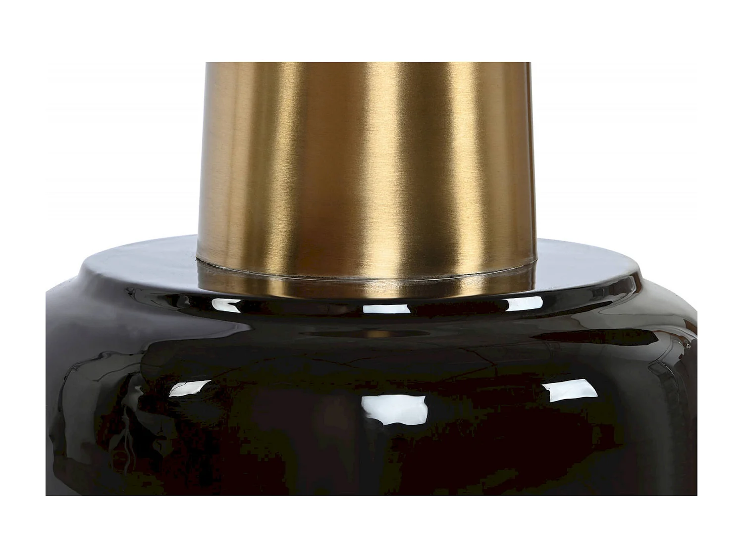 Table basse en verre avec touches dorées élégantes