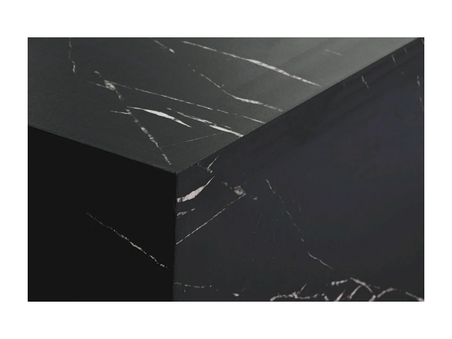 Table basse effet marbre noir pour salon chic