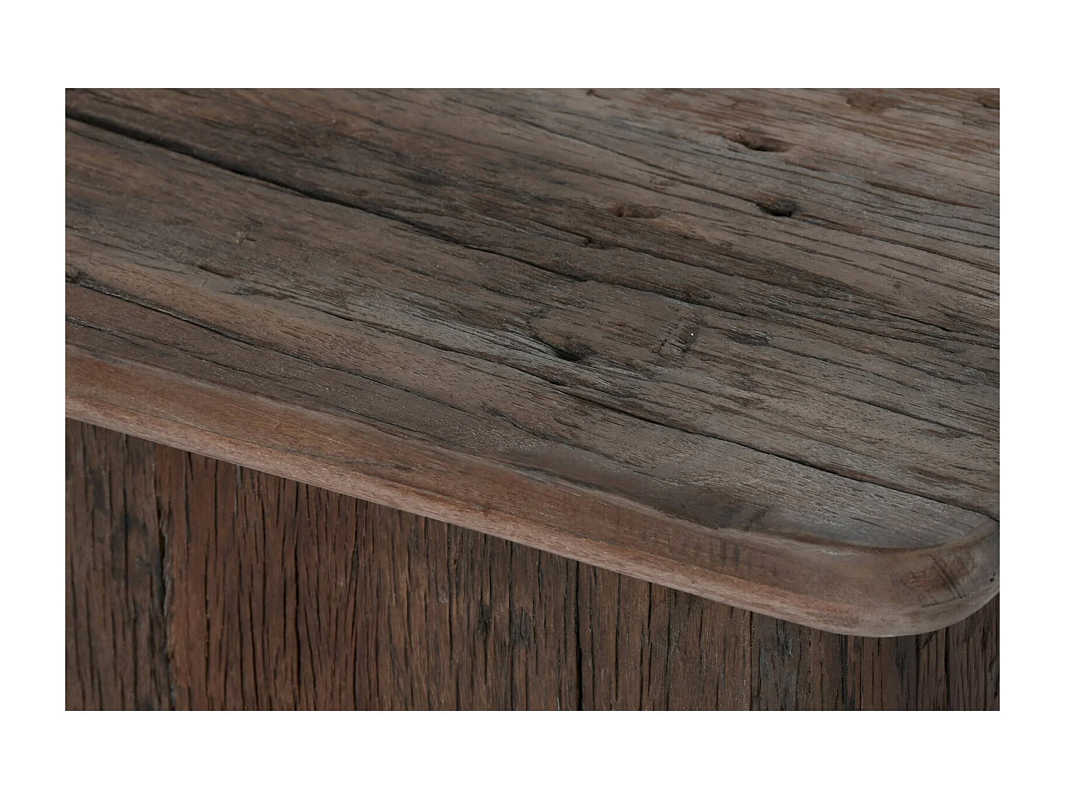 Table basse bois recyclé pour intérieur chaleureux