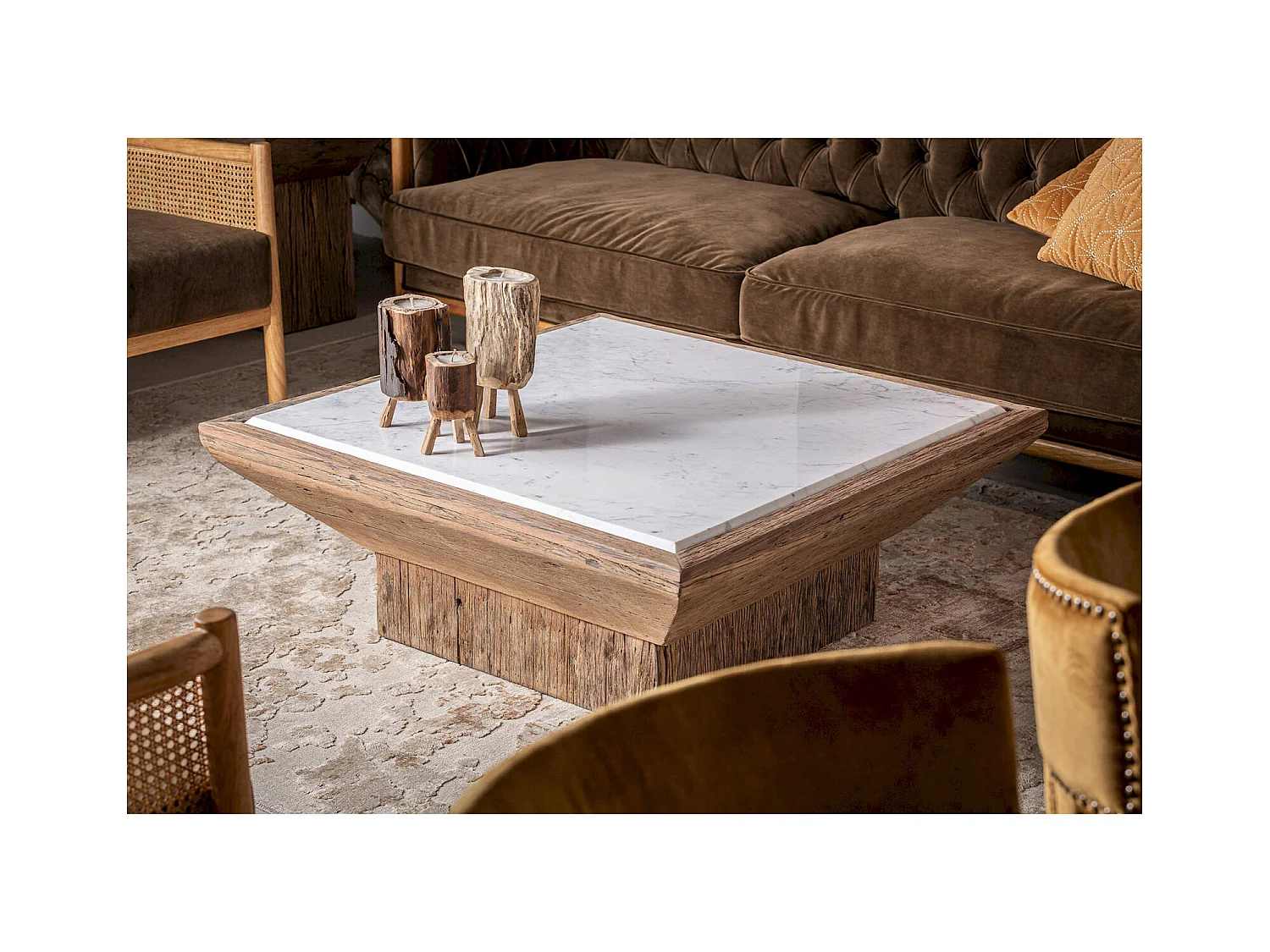 Table basse ethnique en pin et marbre