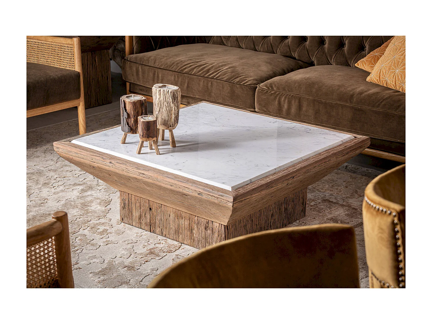 Table basse ethnique en pin et marbre