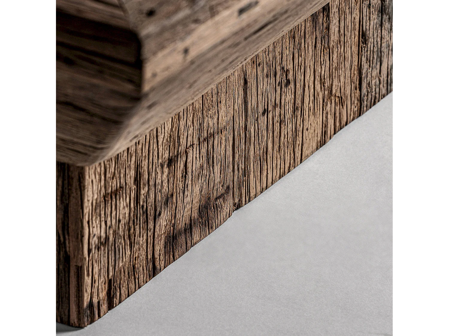 Table basse ethnique en pin et marbre