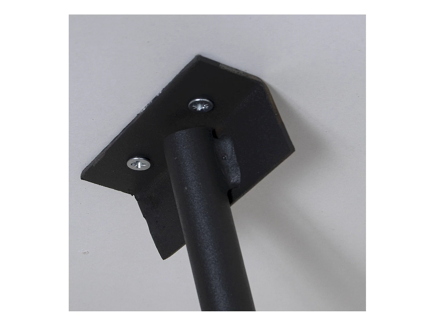 Table basse élégance sobre pour salon raffiné