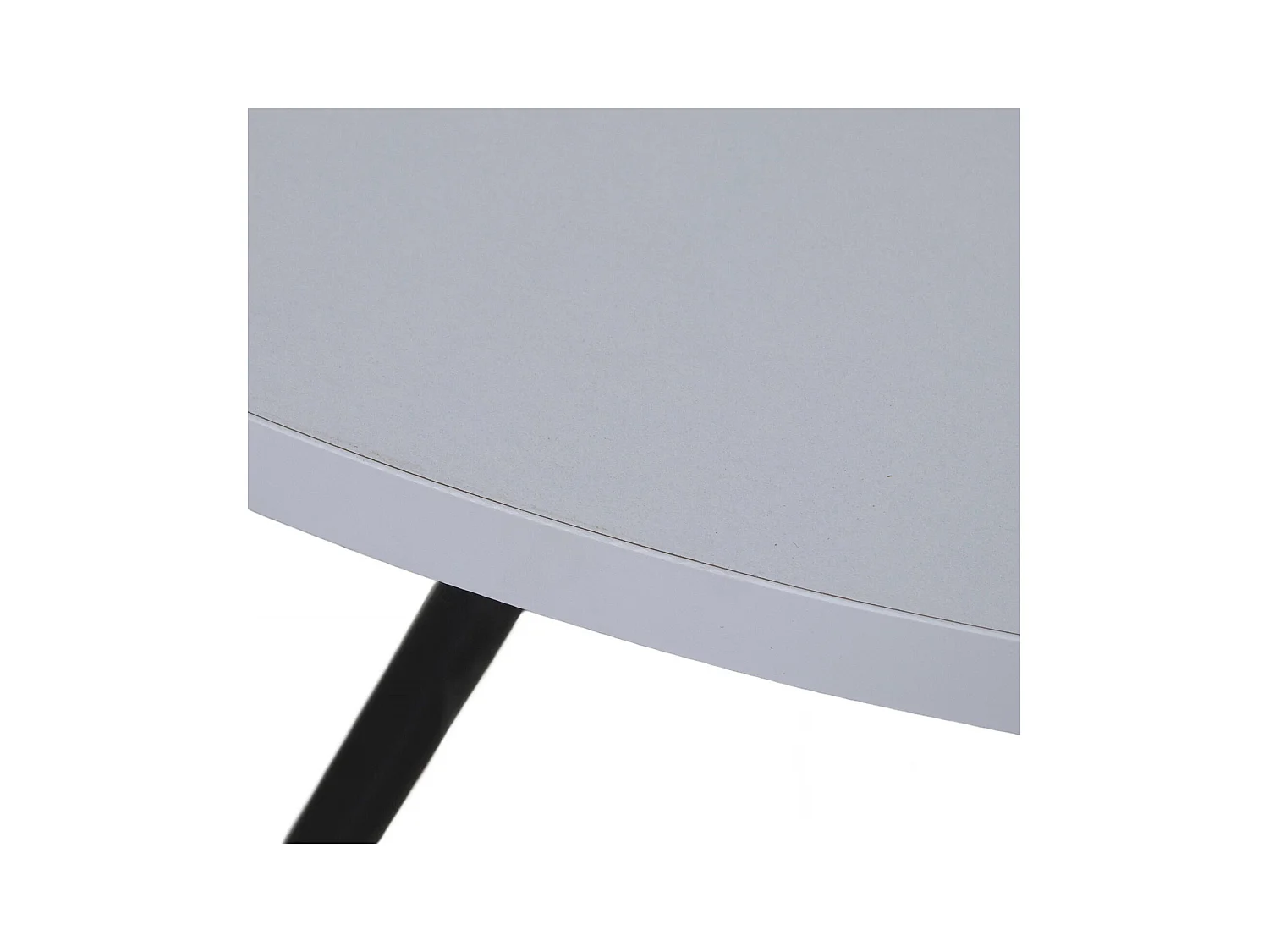 Table basse élégance sobre pour salon raffiné