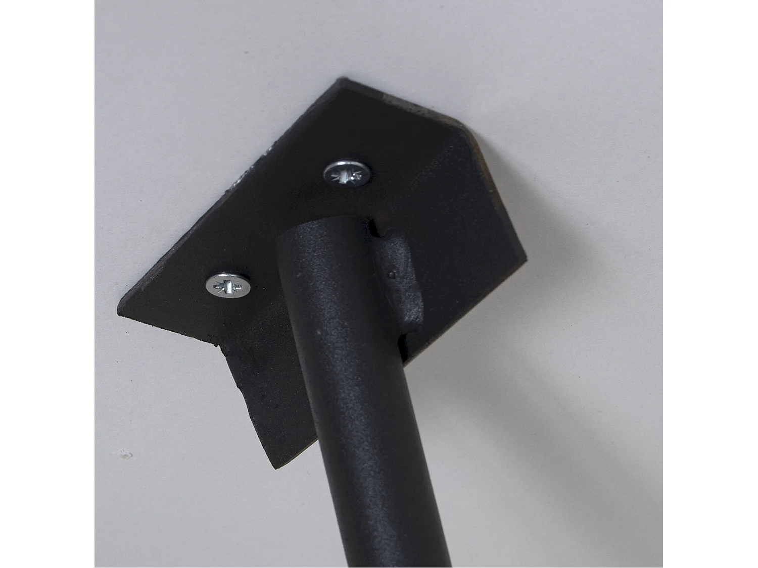 Table basse élégance sobre pour salon raffiné