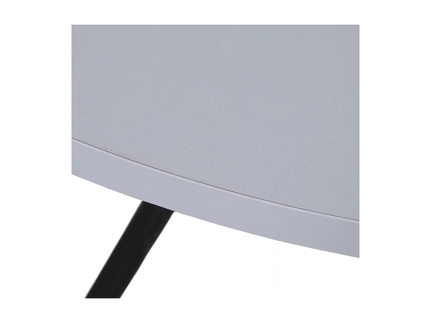 Table basse élégance sobre pour salon raffiné