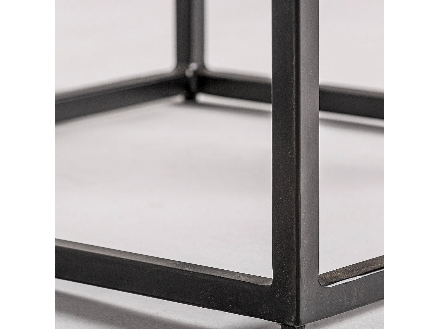 Table basse industrielle en bois de mango