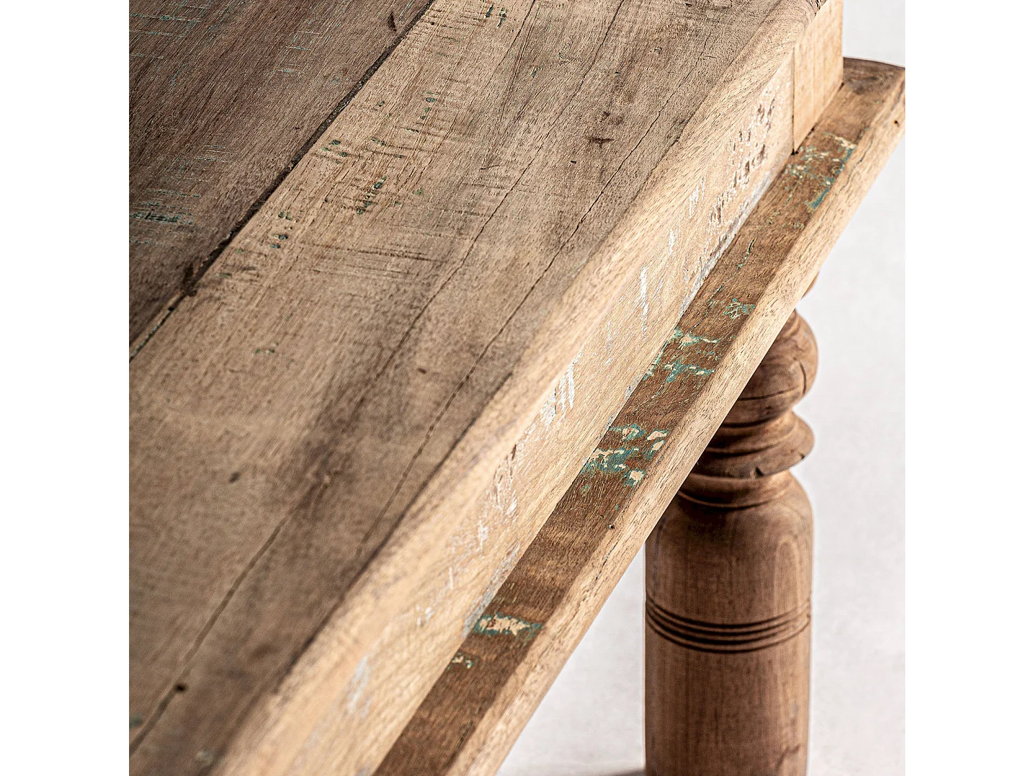 Table basse coloniale en bois naturel