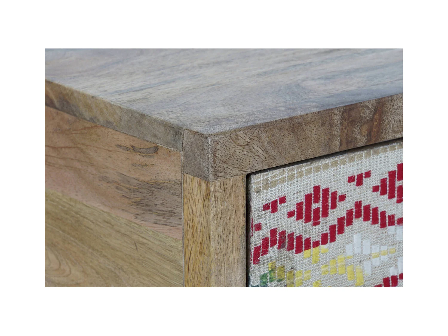 Table basse style industriel chic et pratique