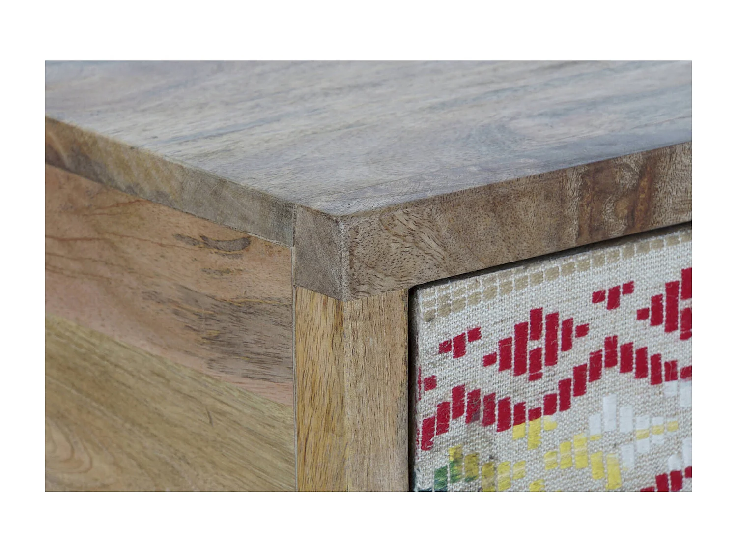 Table basse style industriel chic et pratique