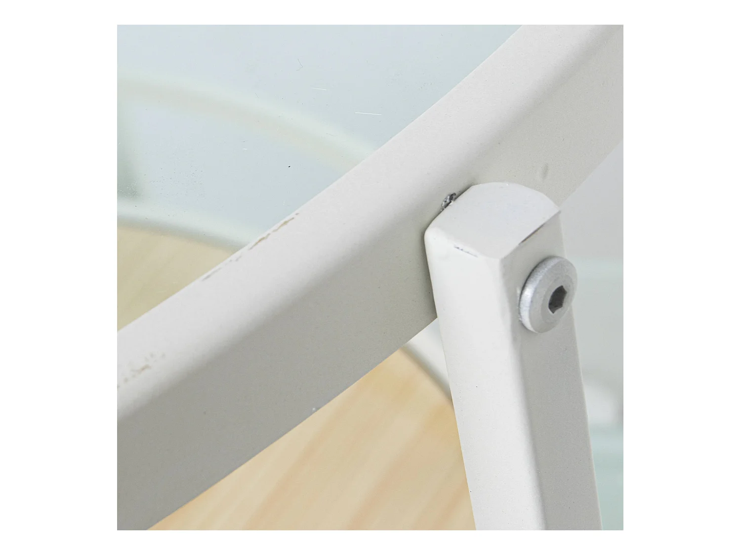 Table basse design métal blanc et bois élégant