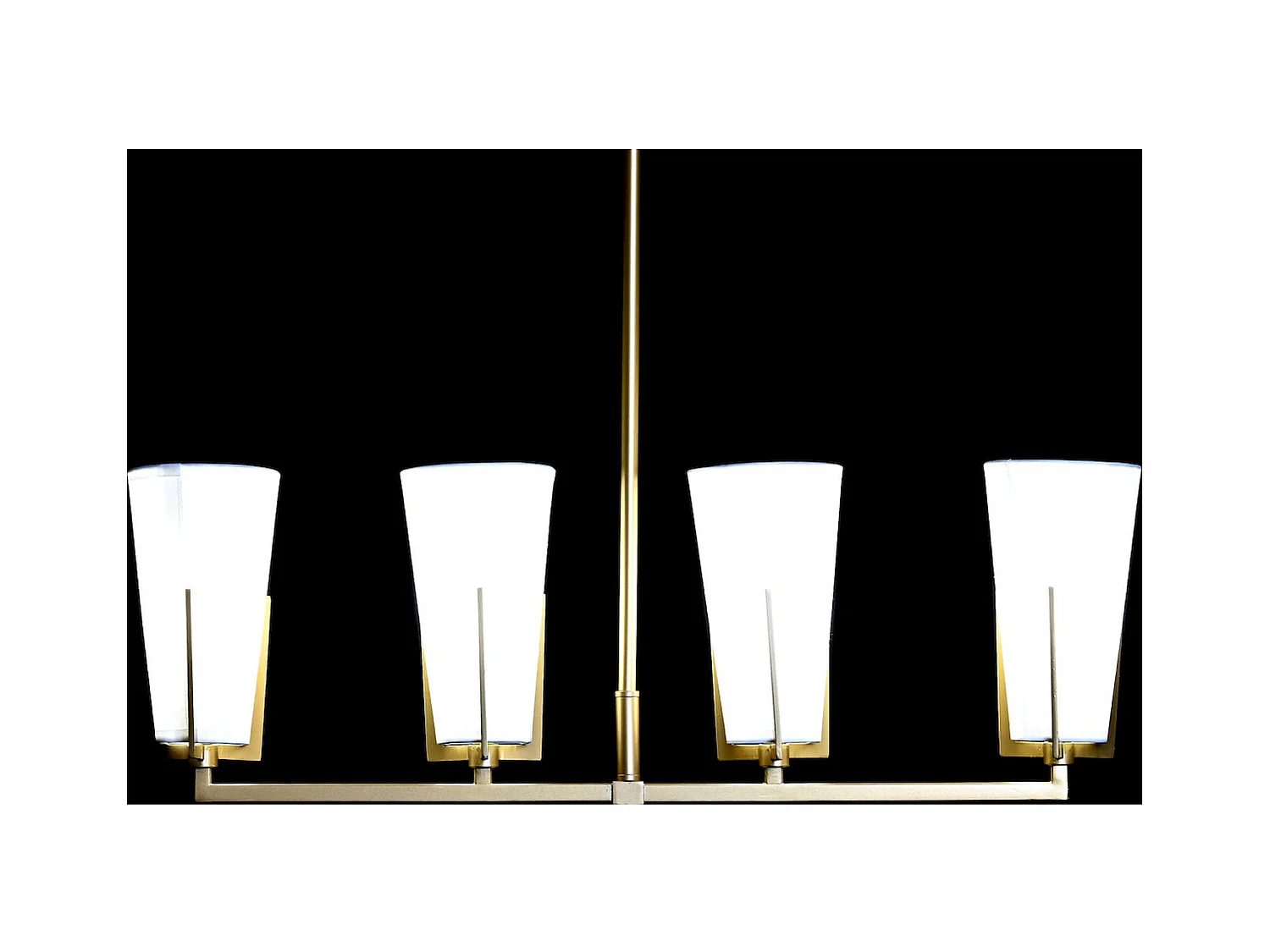 Suspension élégance dorée et blanche pour intérieur chic