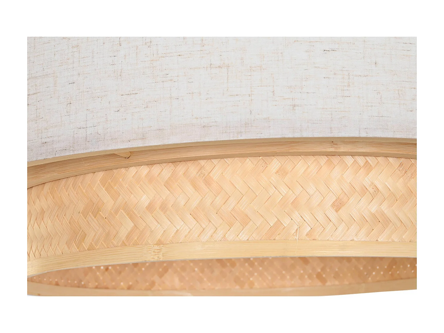 Suspension bambou élégante lumière douce et naturelle