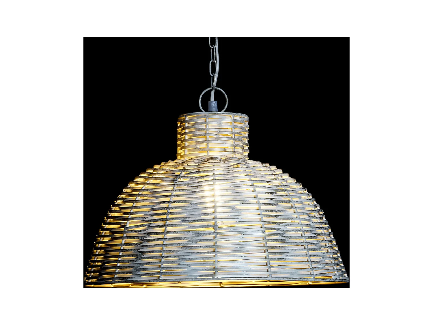 Suspension design élégance dorée pour intérieur moderne