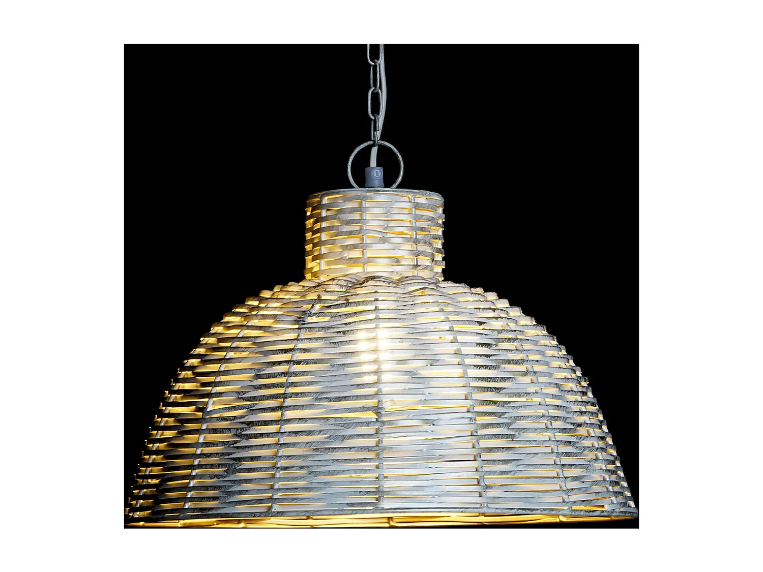 Suspension design élégance dorée pour intérieur moderne