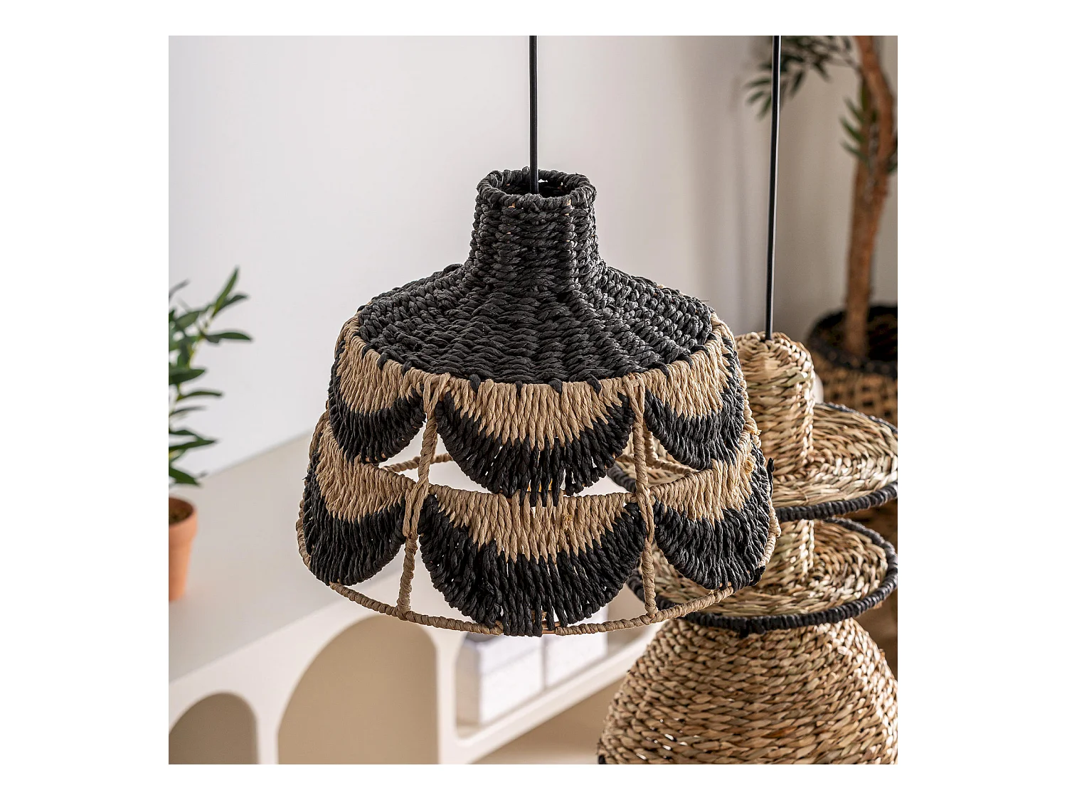 Suspension Boho Chic Noir en Fibres Naturelles