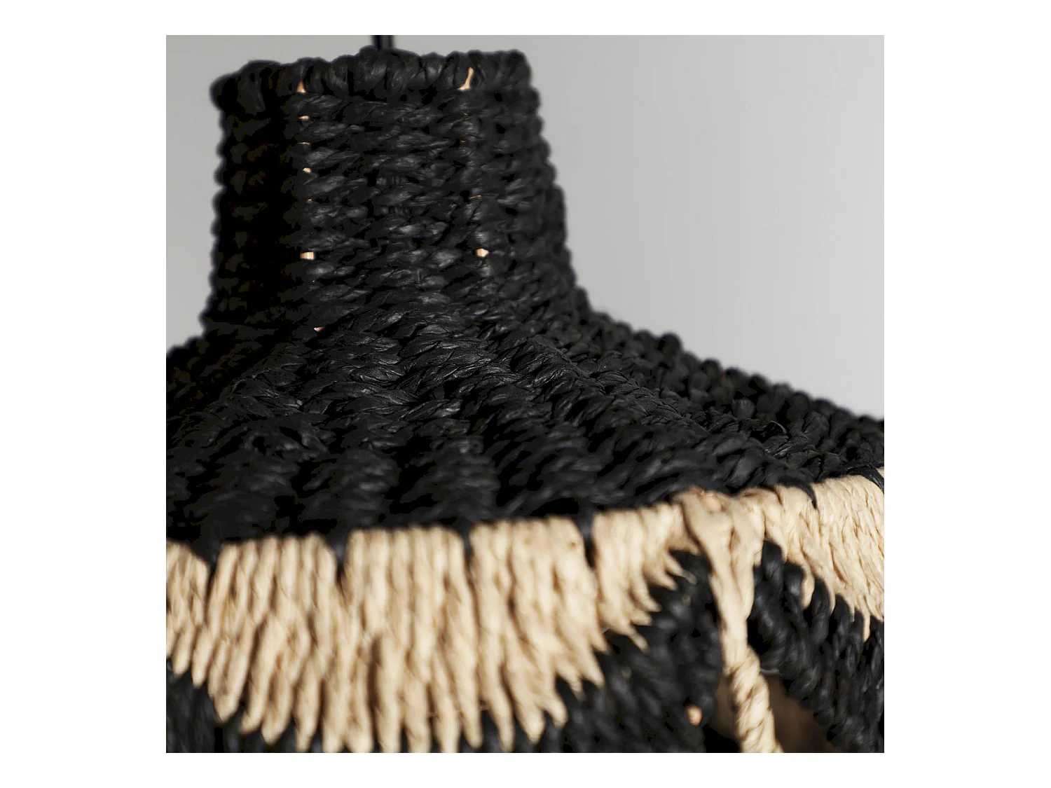 Suspension Boho Chic Noir en Fibres Naturelles