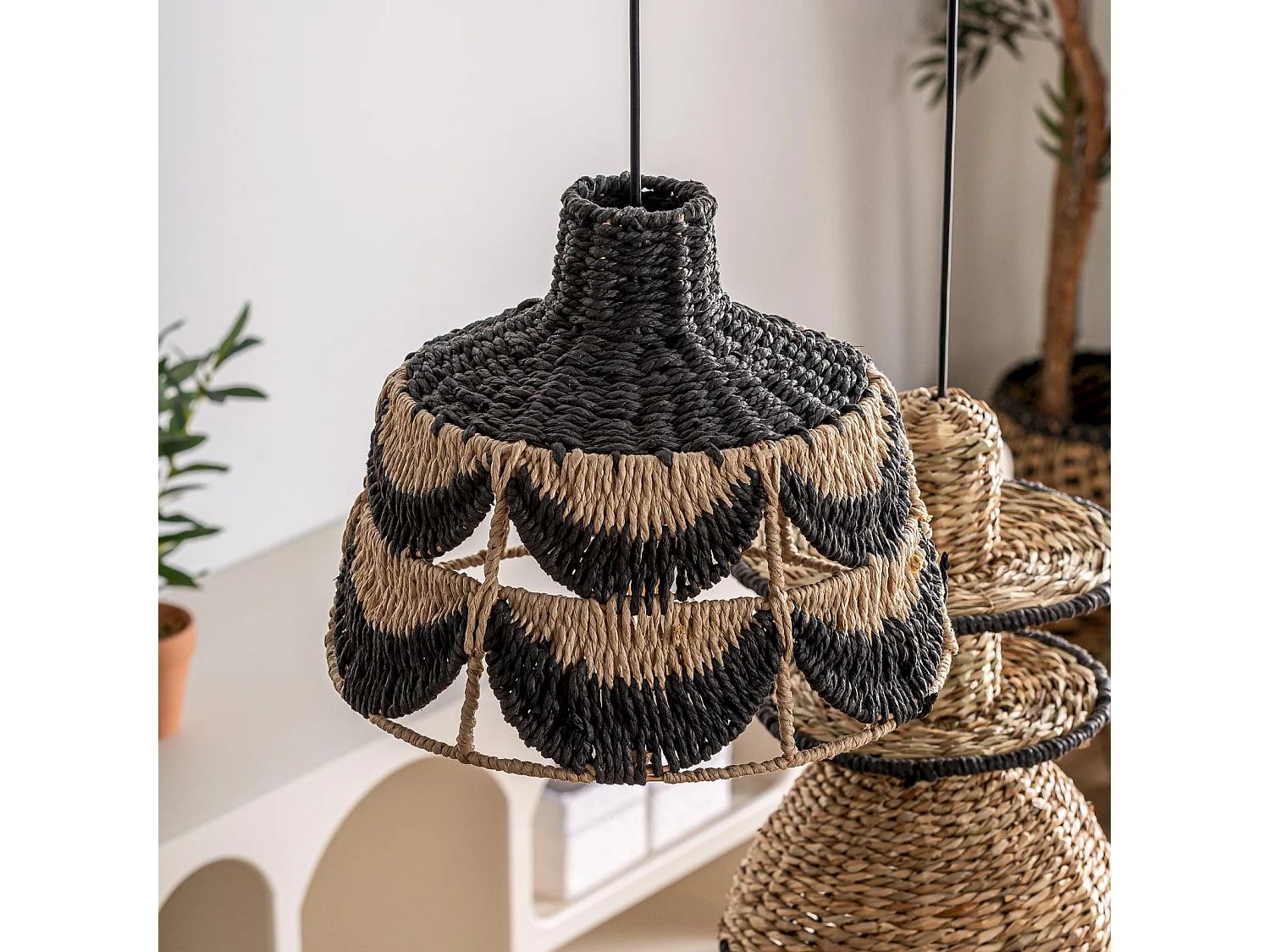 Suspension Boho Chic Noir en Fibres Naturelles