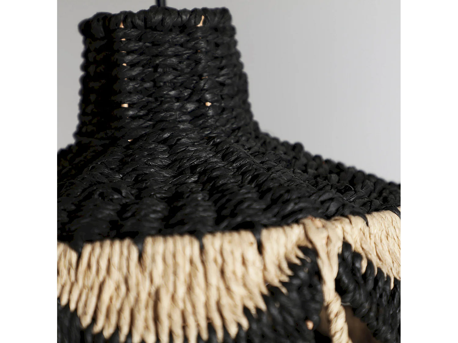 Suspension Boho Chic Noir en Fibres Naturelles