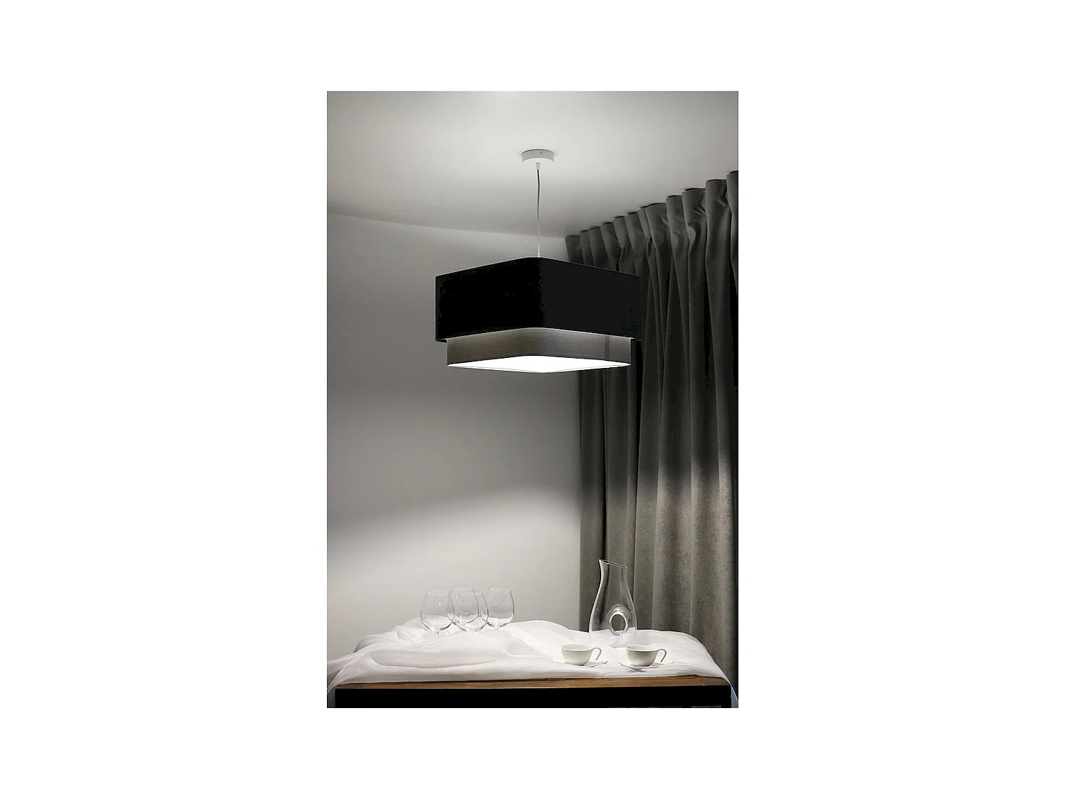 Suspension élégante en lin gris