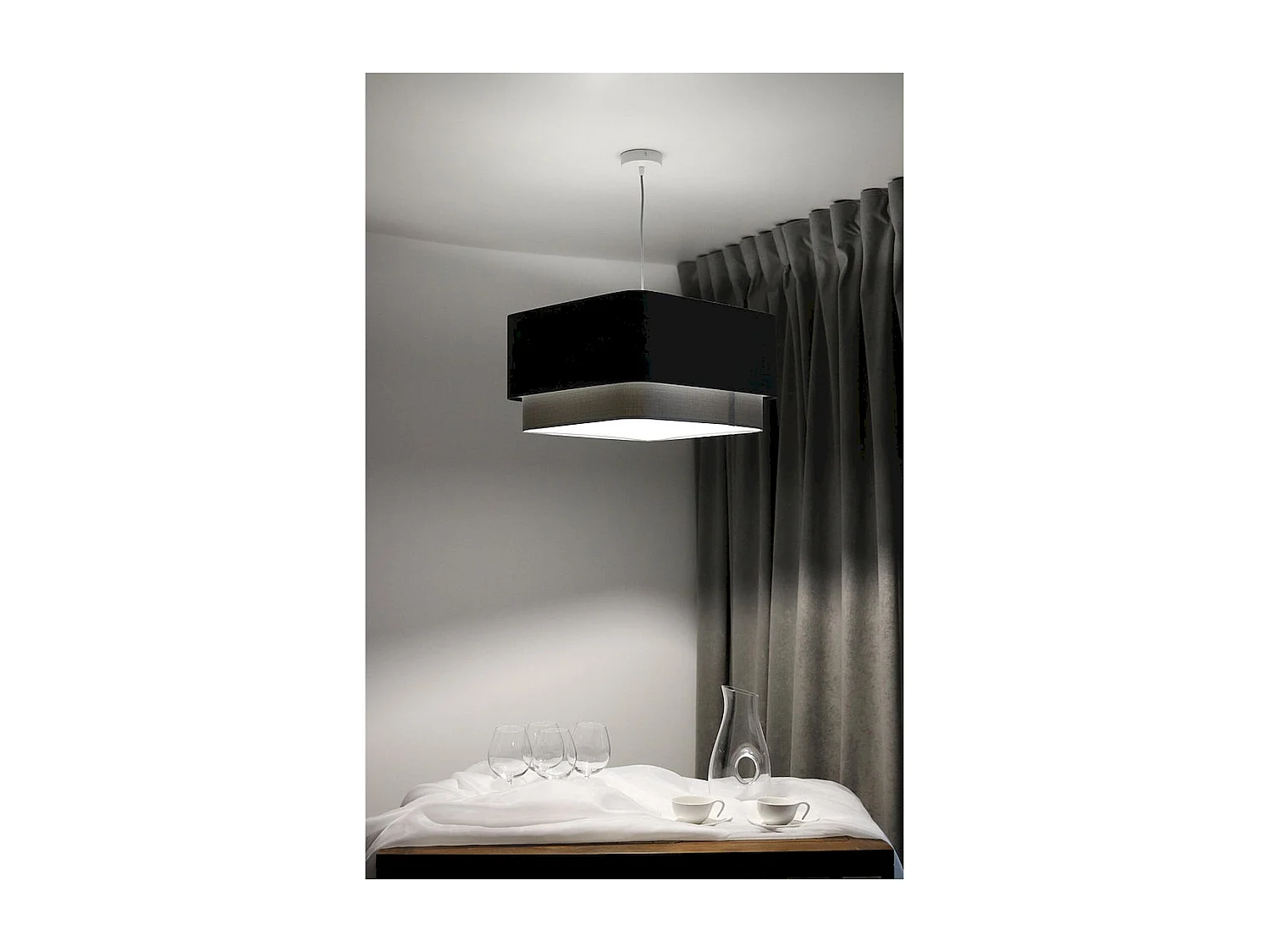 Suspension élégante en lin gris