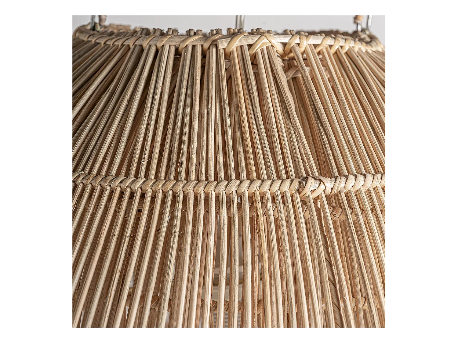 Luminaire boho chic marron tressé en ratan