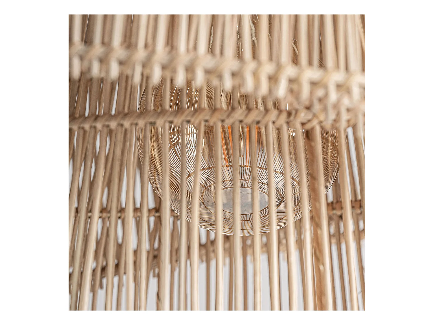 Luminaire boho chic marron tressé en ratan