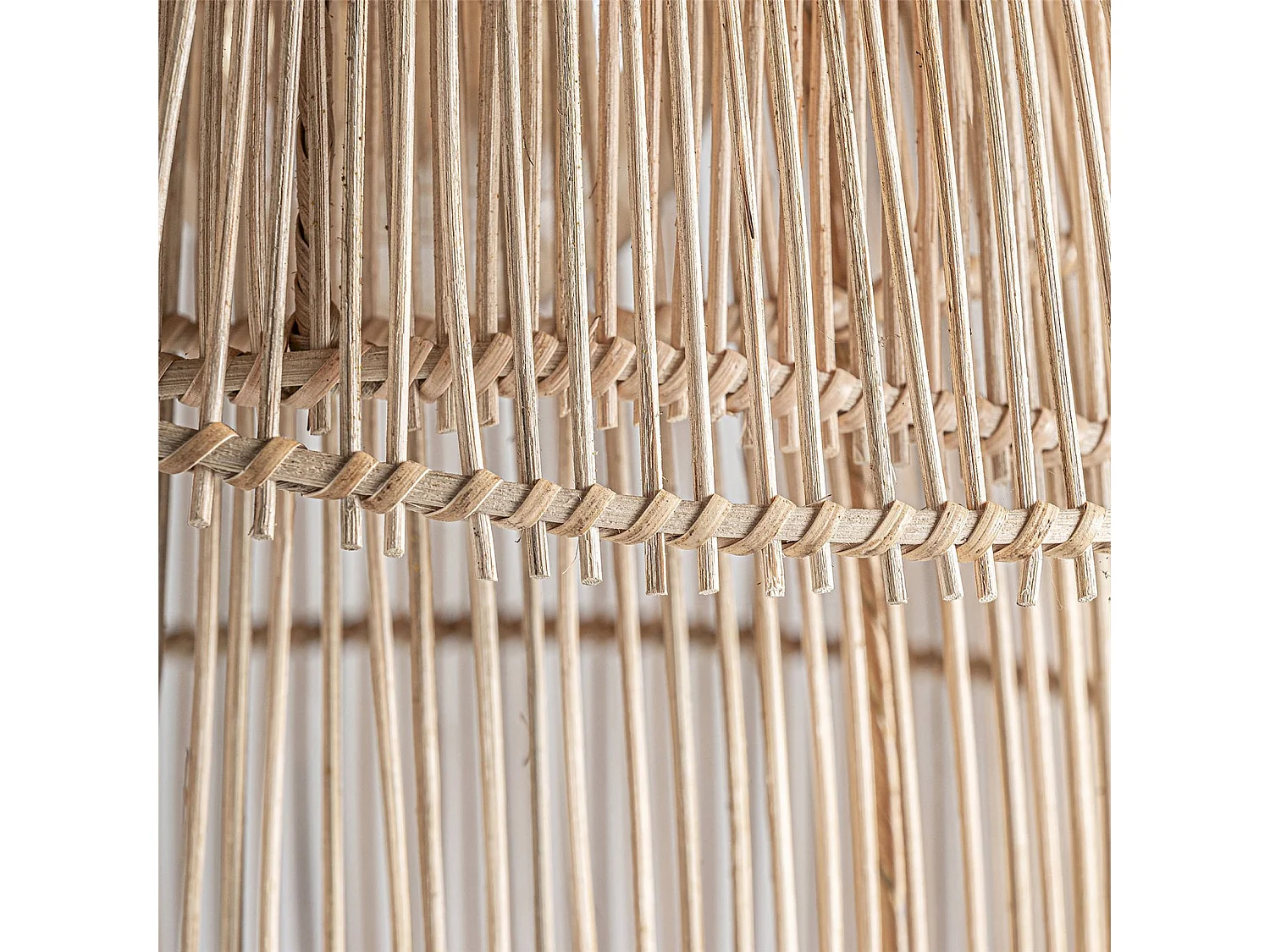 Luminaire boho chic marron tressé en ratan