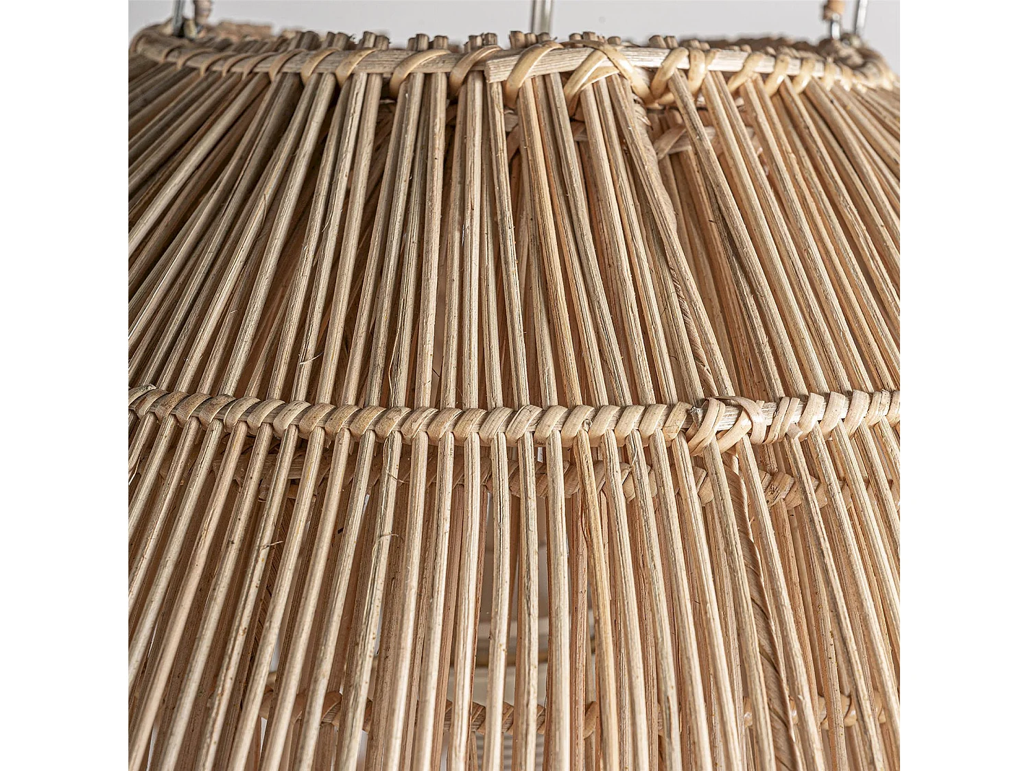 Luminaire boho chic marron tressé en ratan