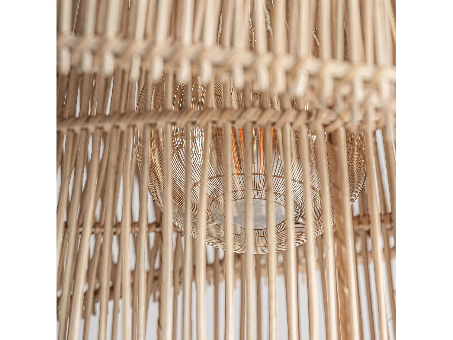 Luminaire boho chic marron tressé en ratan