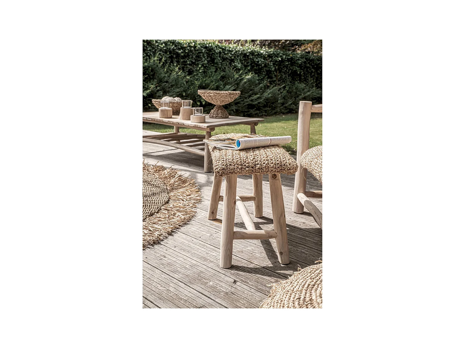 Banc raphia élégant pour intérieur cosy