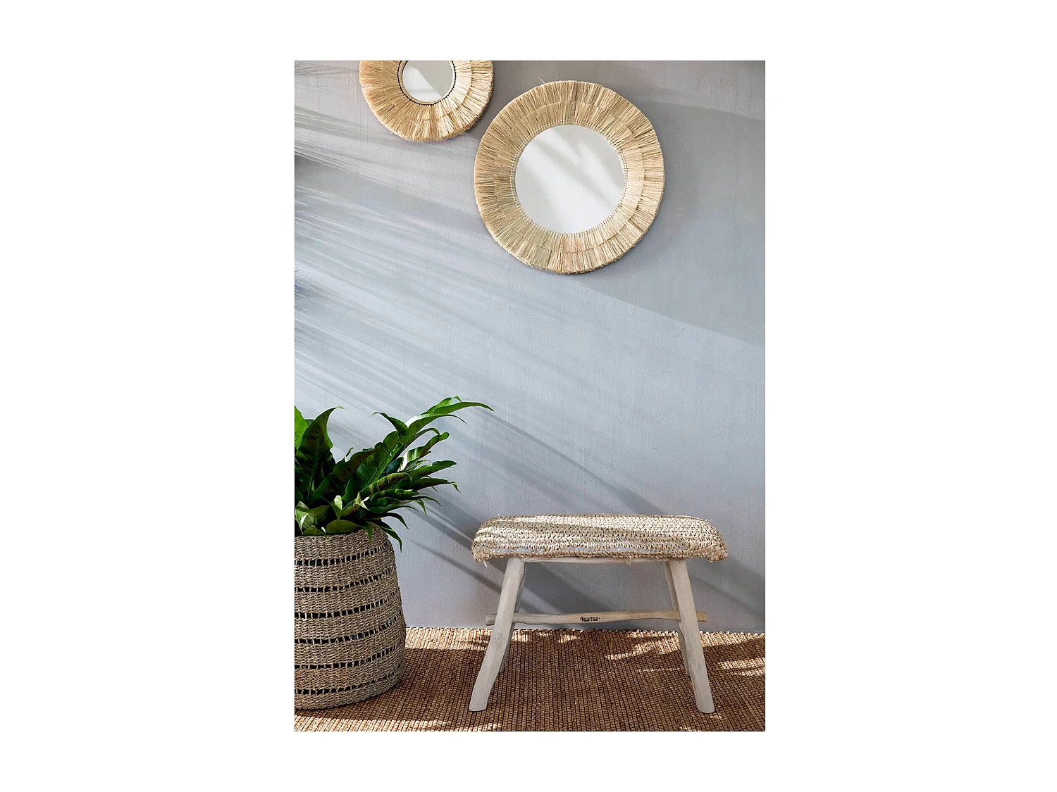 Banc raphia élégant pour intérieur cosy