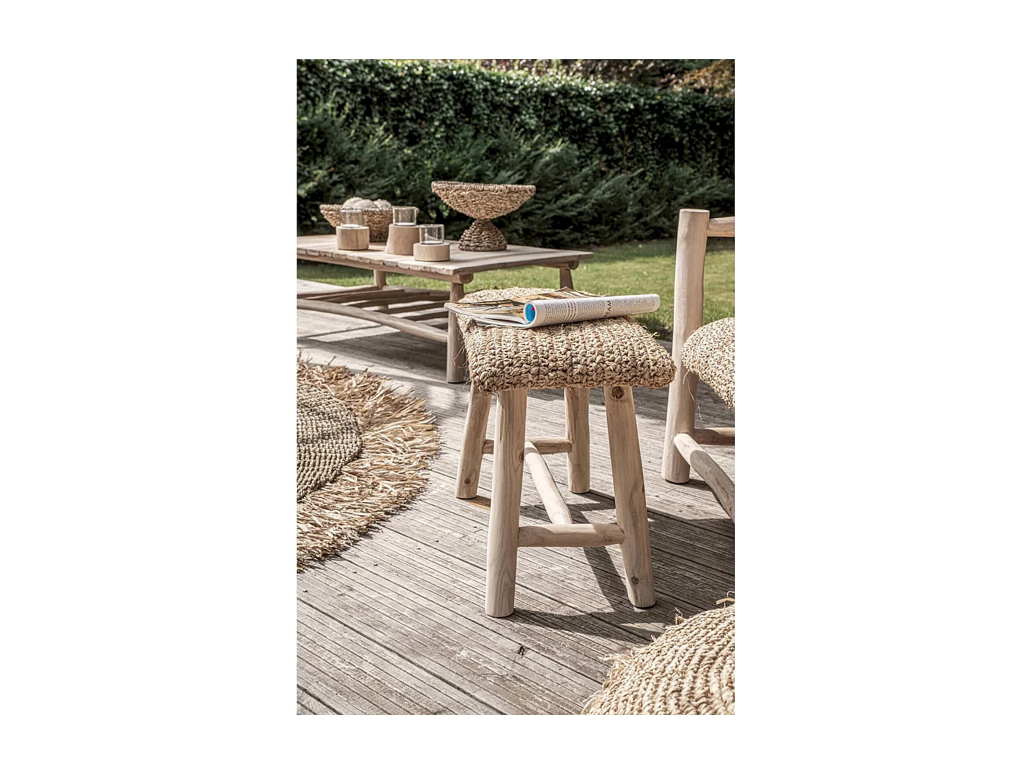 Banc raphia élégant pour intérieur cosy