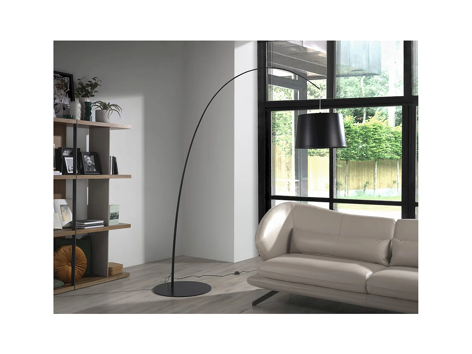 Lampadaire arqué noir mat Angel Cerda réglable en hauteur