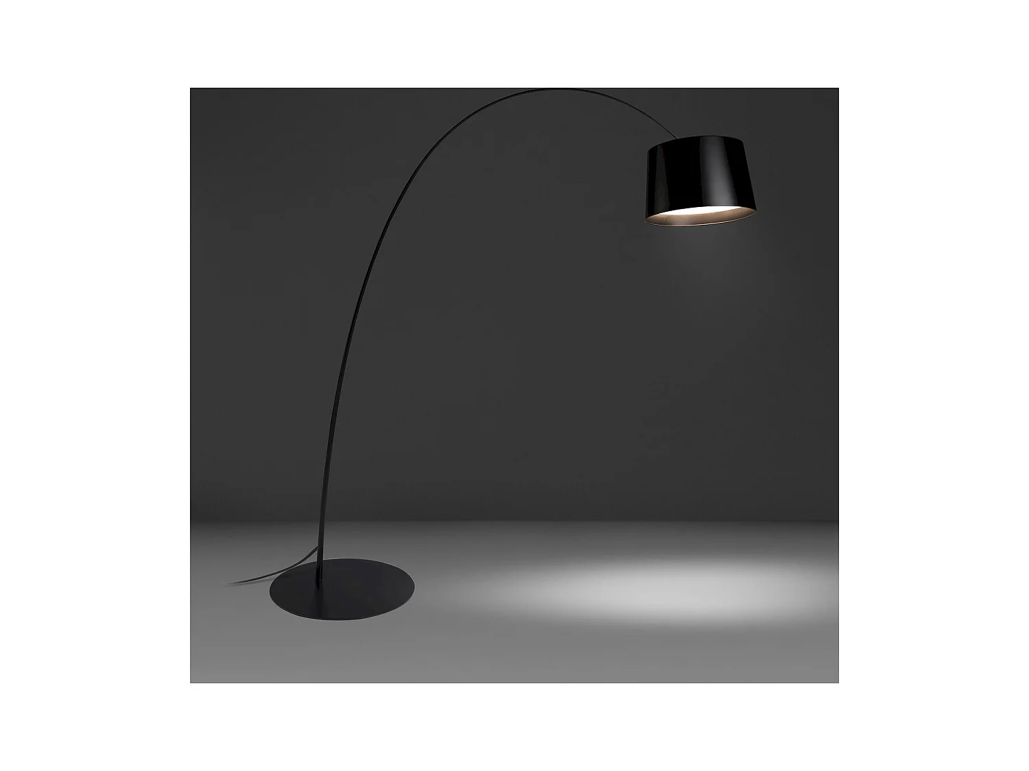 Lampadaire arqué noir mat Angel Cerda réglable en hauteur