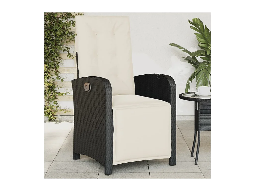 Liggende tuinstoel met voetenbankje van zwart gevlochten hars