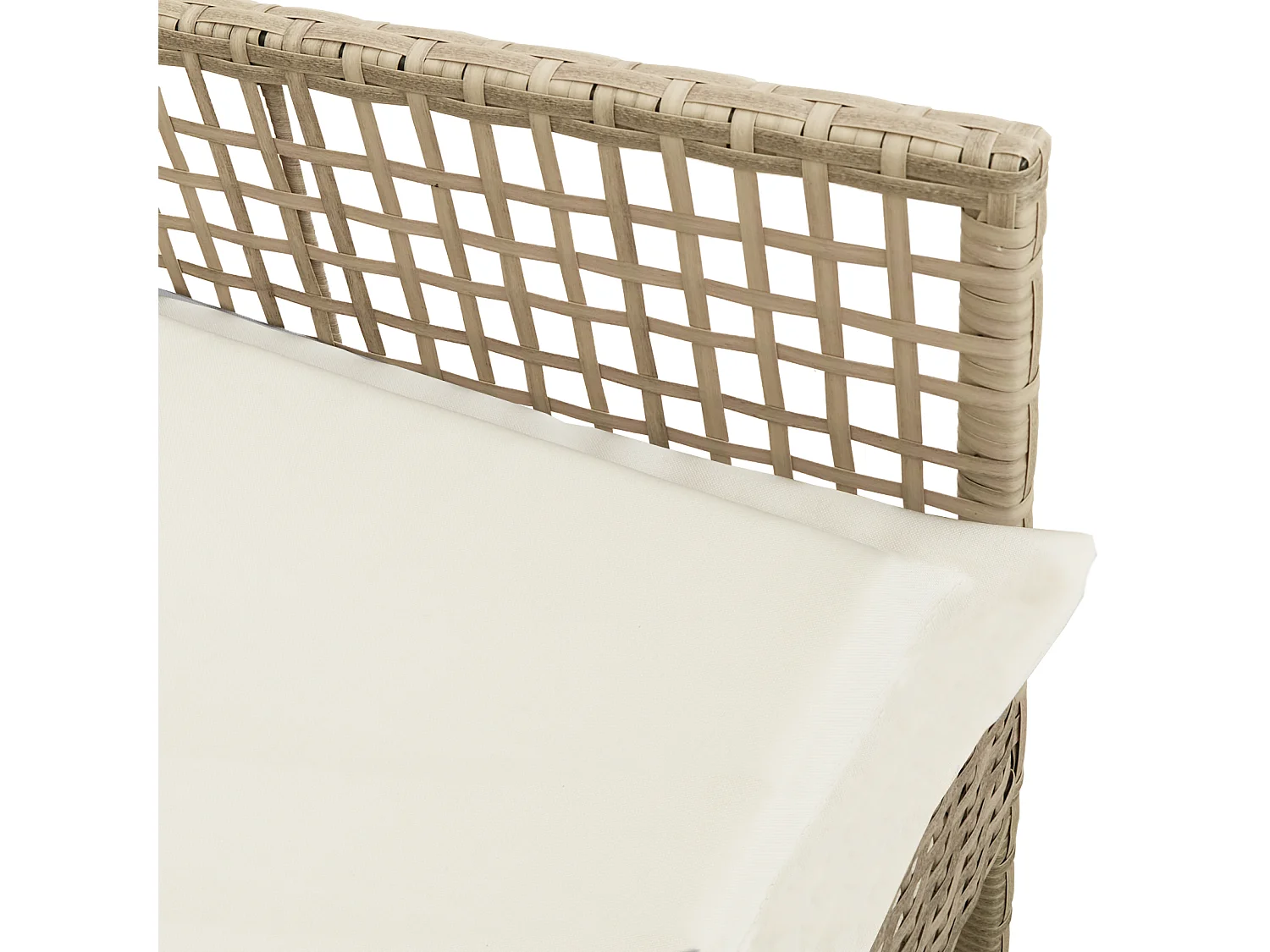 stuks tuinstoelen met beige kussens van polyrotan