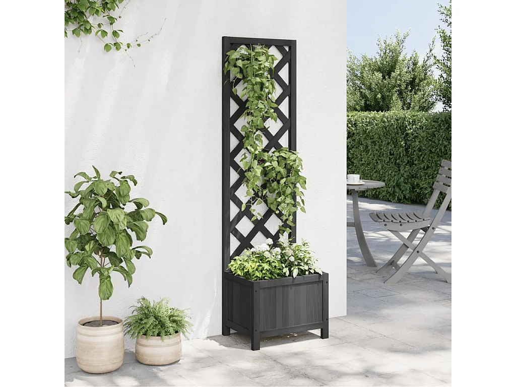 Jardinera con enrejado negro de madera maciza de abeto.