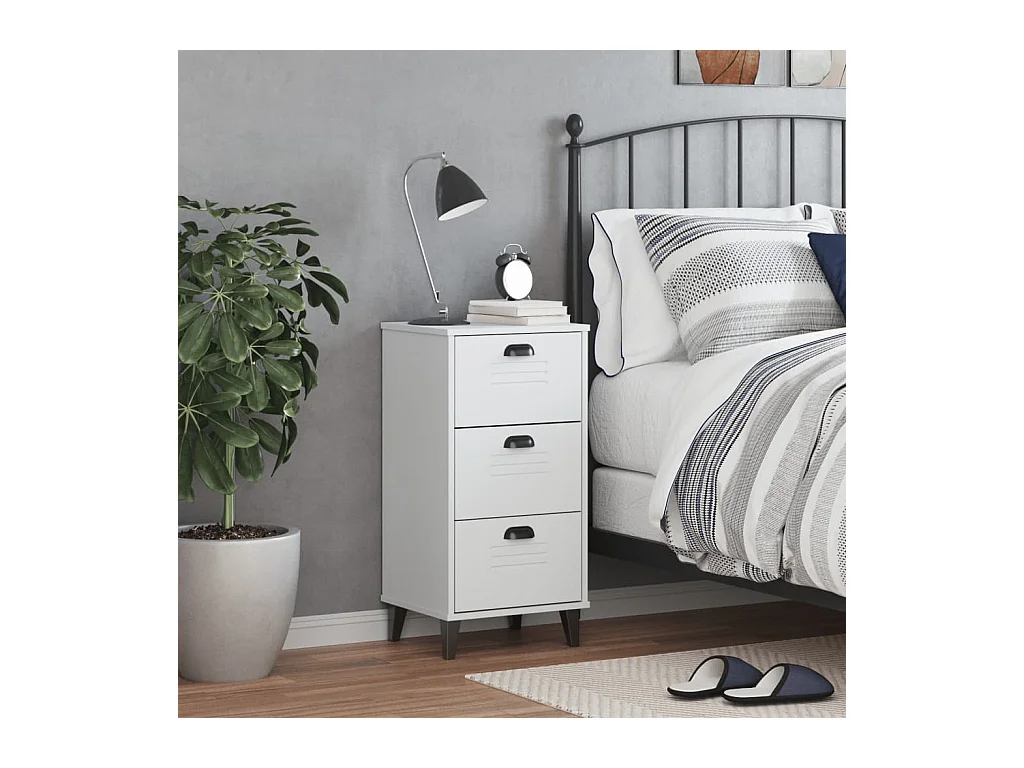wit bewerkt houten nachtkastje