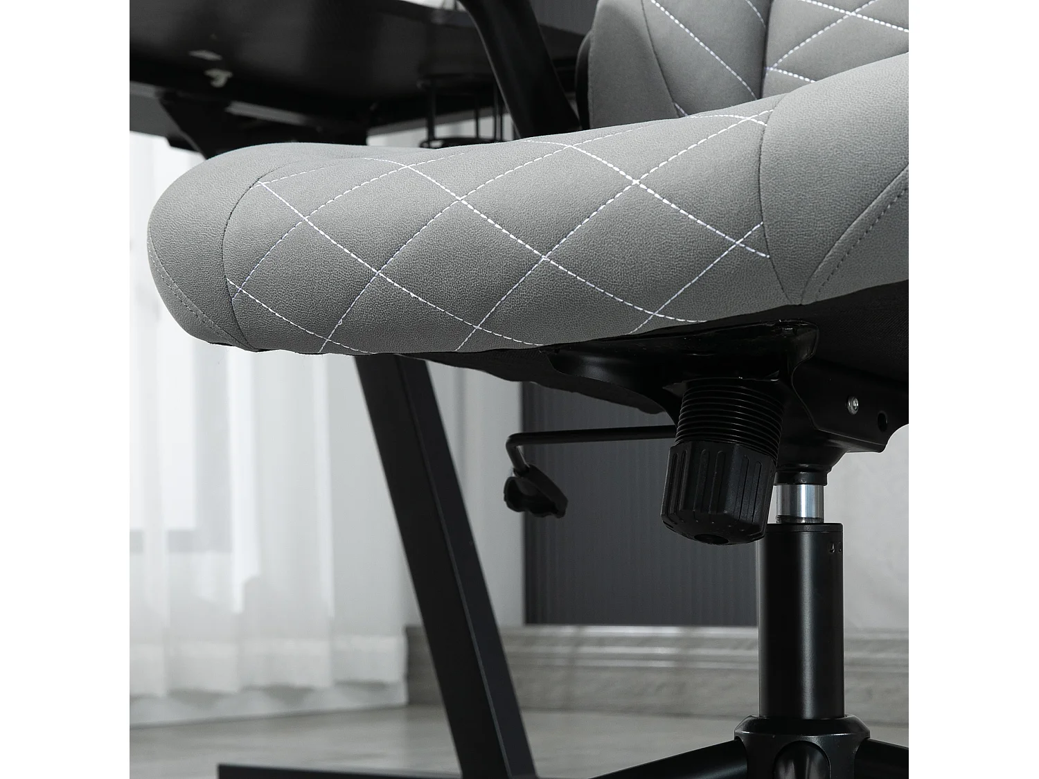 Ergonomische bureaustoel met schommelfunctie, verstelbare armleuningen, zacht kussen, polyester, lichtgrijs (65,5x69,5x122cm)