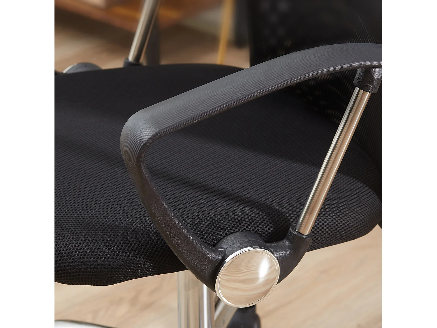 Fauteuil de bureau ergonomique avec dossier en maille, réglable en hauteur, fonction bascule, mousse, noir (63x65x109-119cm)