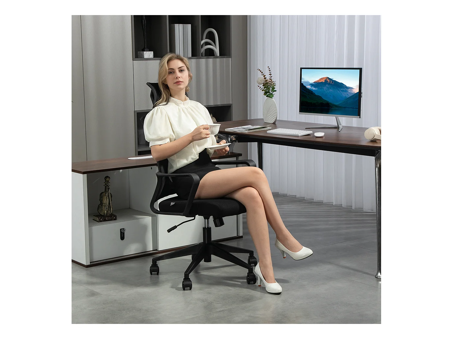 Chaise de bureau ergonomique avec accoudoirs, tête réglable, tissu mesh, noir (60x64x102-112 cm)