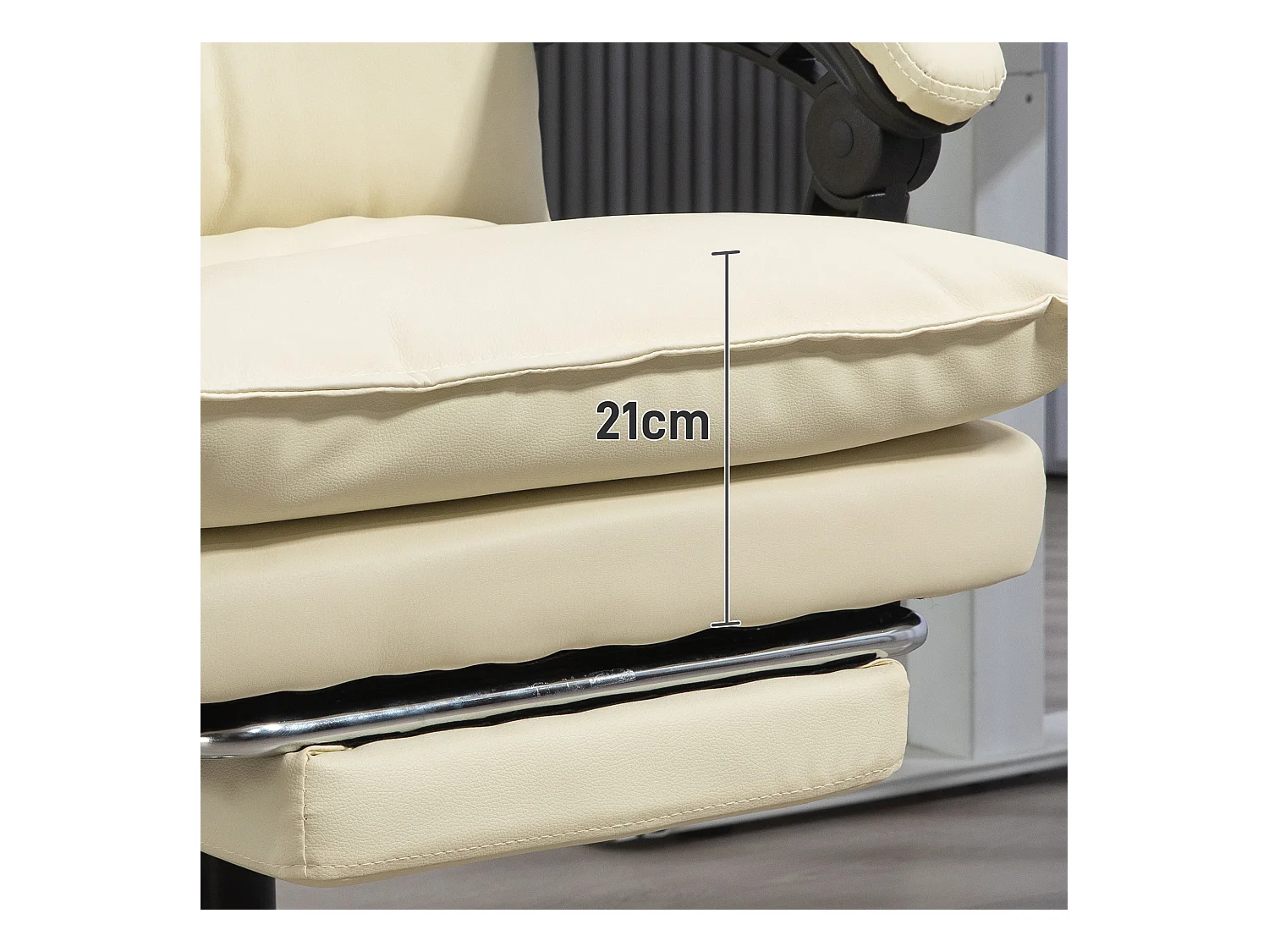 Fauteuil de bureau ergonomique inclinable 155°, simili cuir beige, repose-pieds, réglable (66x72x122-130cm)