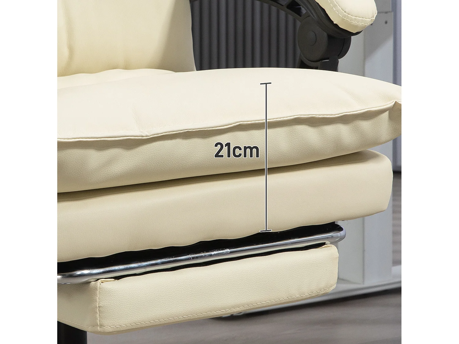 Fauteuil de bureau ergonomique inclinable 155°, simili cuir beige, repose-pieds, réglable (66x72x122-130cm)