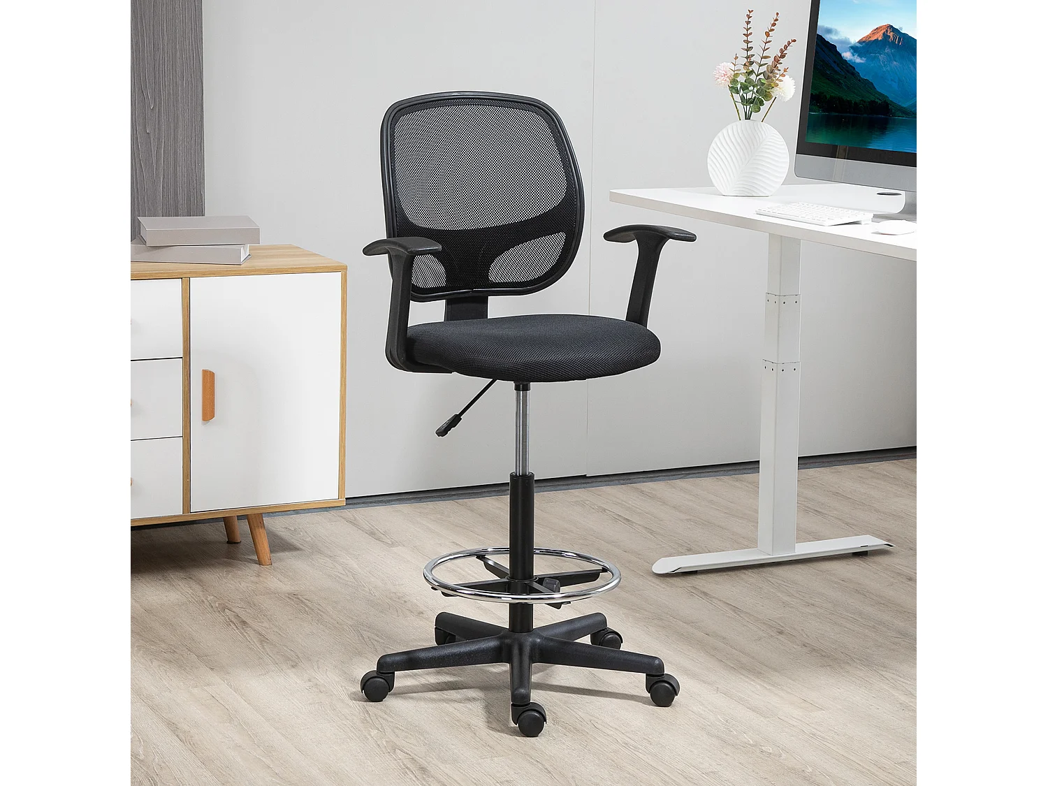 Chaise de bureau ergonomique avec repose-pieds ajustable, design moderne, mousse, noire (60x56x110-132 cm)