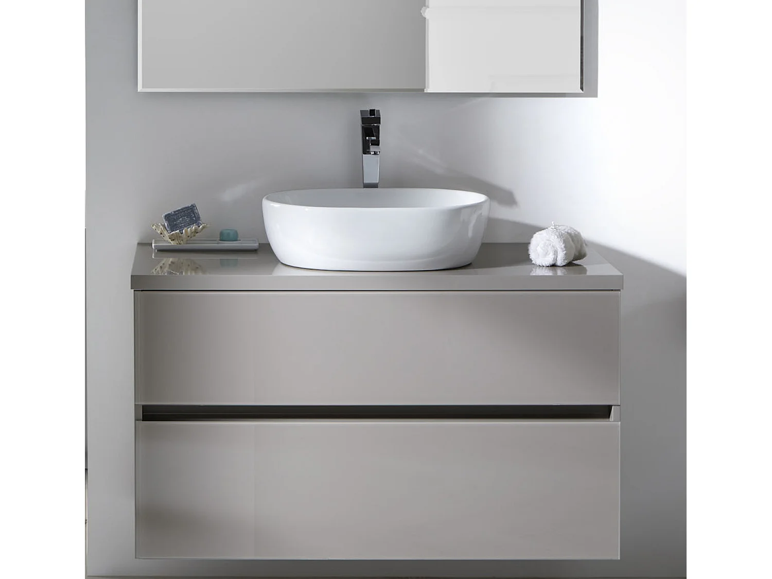 Ensemble de salle de bain coloris taupe avec vasque à poser + miroir + colonne - Longueur meuble 60 x Profondeur 46 x Hauteur 56 cm