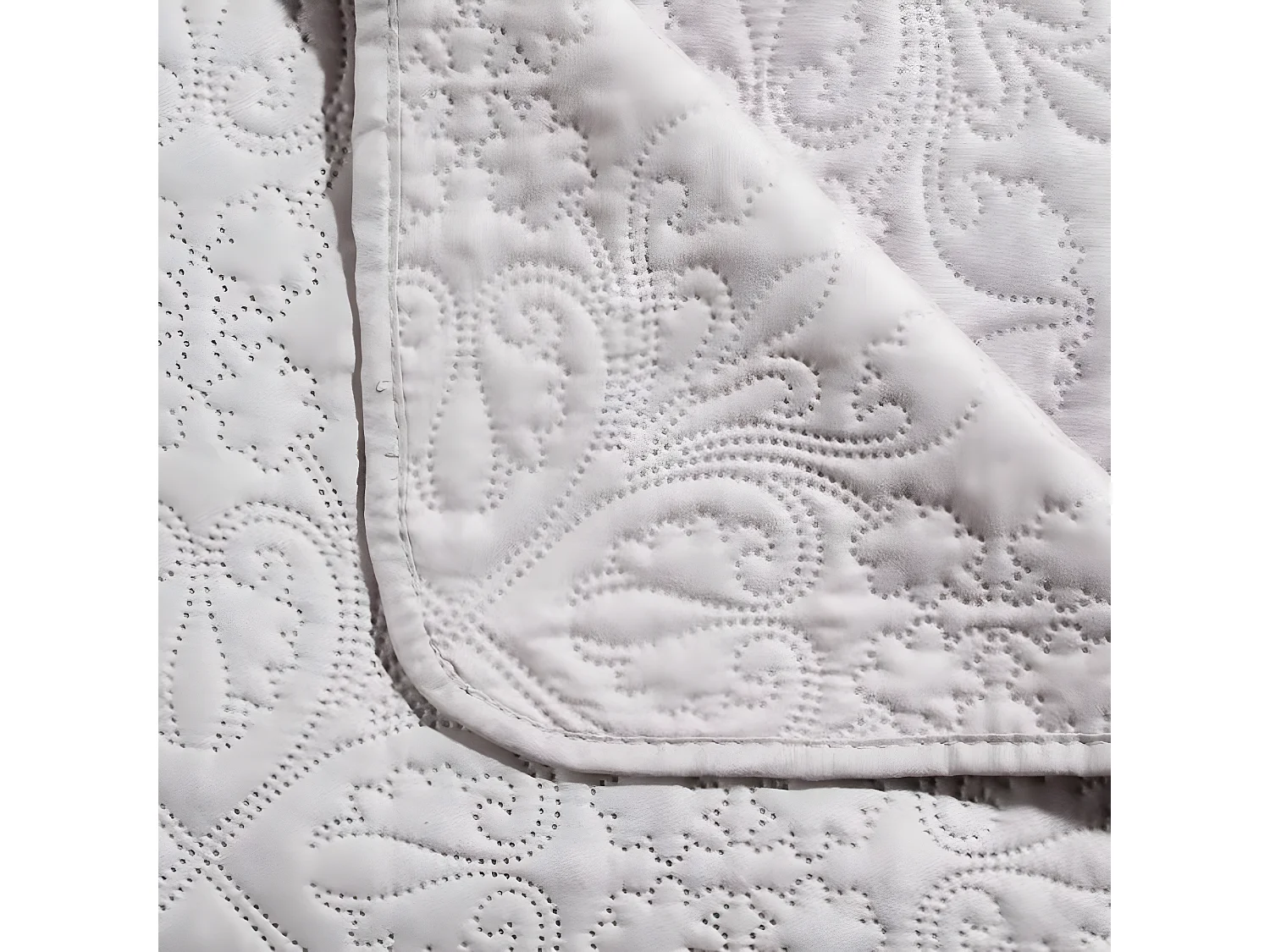 Dessus de lit + 2 taies d'oreiller coloris Beige en polyester - Longueur 260 x Profondeur 240 x Hauteur 0,50 cm