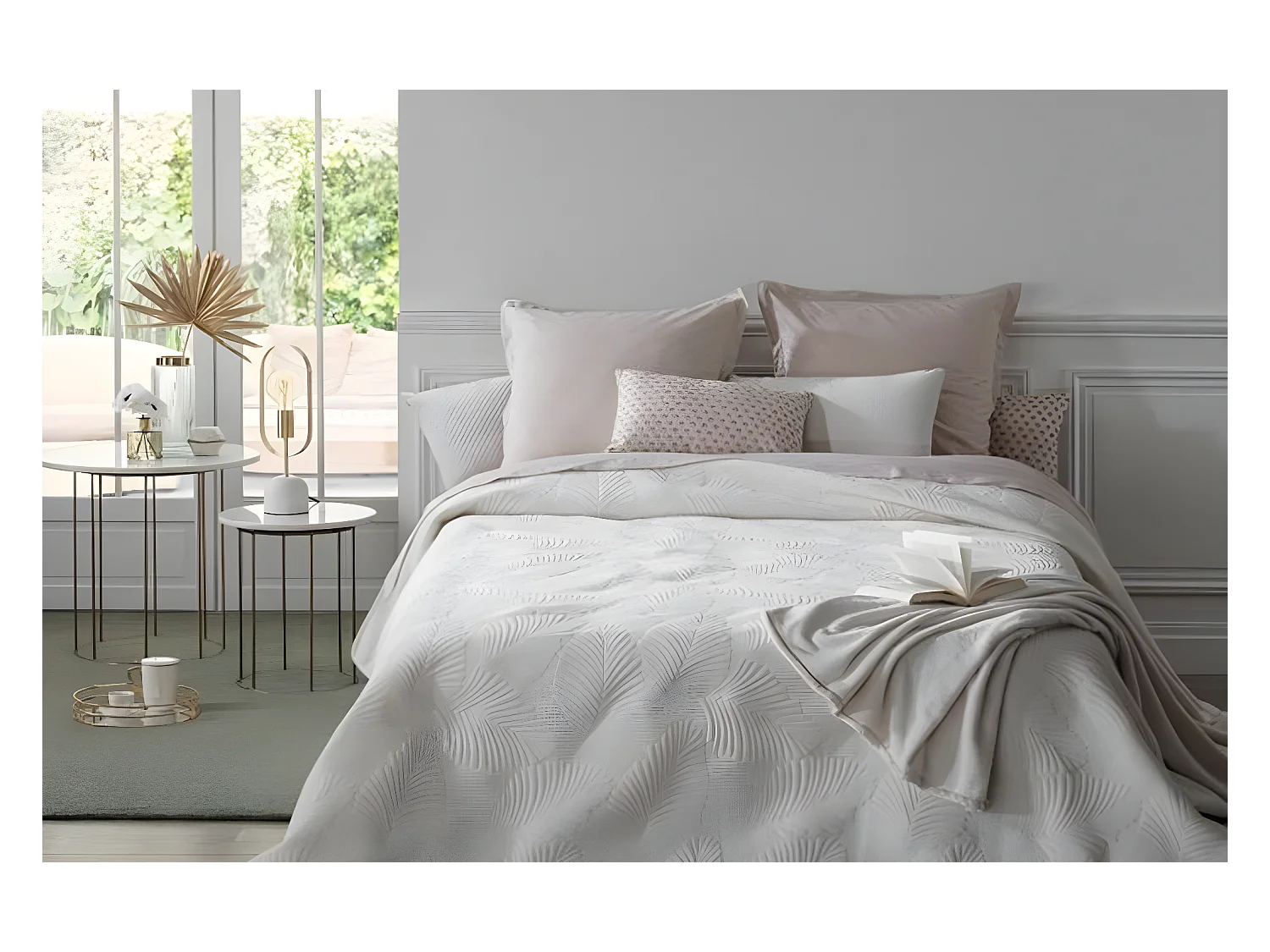 Dessus de lit coloris Ivoire en polyester - Longueur 260 x Profondeur 240 x Hauteur 1 cm