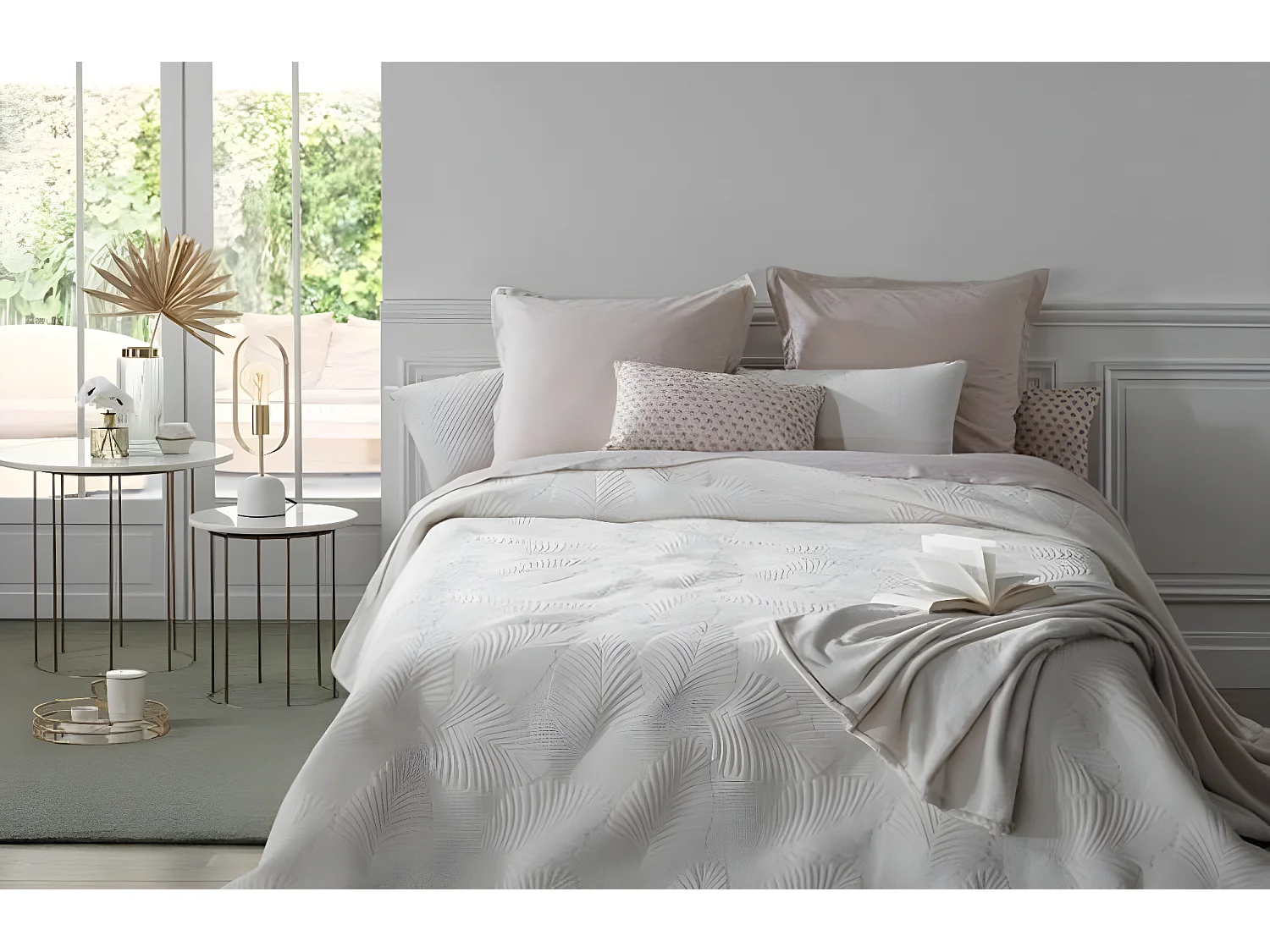 Dessus de lit coloris Ivoire en polyester - Longueur 260 x Profondeur 240 x Hauteur 1 cm