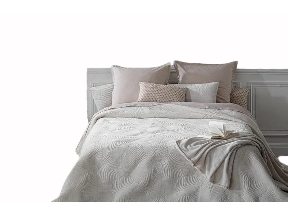 Dessus de lit coloris Ivoire en polyester - Longueur 260 x Profondeur 240 x Hauteur 1 cm